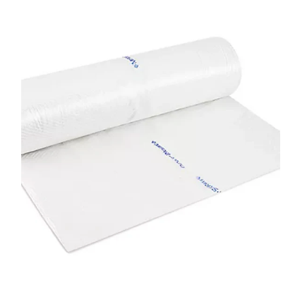 Rouleau de membrane d'étanchéité blanche SIGA, déroulé partiellement, utilisé pour protéger les murs contre l'humidité et le vent.