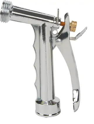 Pistolet d'arrosage en métal chromé avec poignée ergonomique et gâchette de contrôle, filetage visible pour connexion à un tuyau d’arrosage.