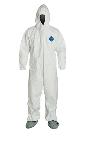 Combinaison de protection blanche en Tyvek avec capuche intégrée et fermeture éclair frontale.