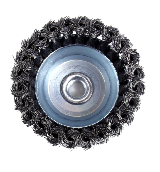 Brosse circulaire métallique à fils noués noirs, diamètre 4 pouces, centre en métal argenté.