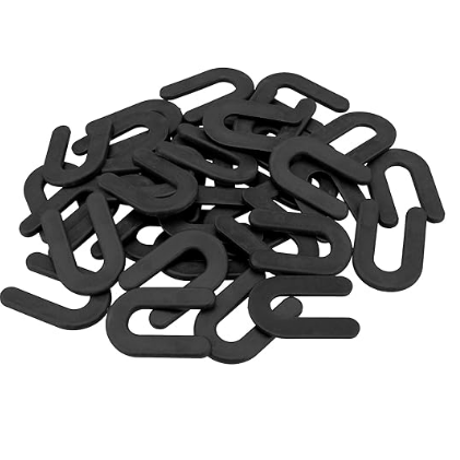 Cales en U noires empilées, épaisseur 15/64" en plastique robuste.