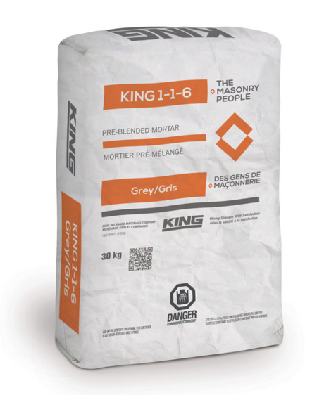 Sac de mortier pré-mélangé KING 1-1-6 couleur grise, 30 kg, de la marque KING (The Masonry People).
