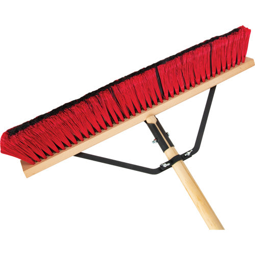 Balai-brosse à manche renforcé, 24", Moyen, Soies PVC - JQ458