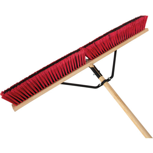 Balai-brosse à manche renforcé, 36", Moyen, Soies PVC - JQ459