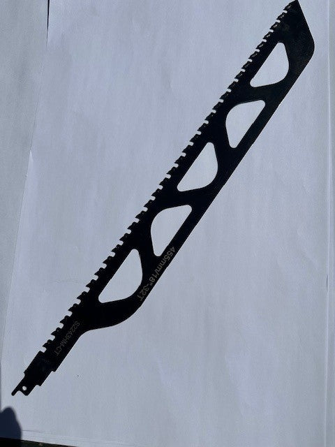 Lame de scie alternative noire avec ajourages en forme de triangle allégé, modèle S956DHM-CT, longueur de 455 mm, conçue pour la coupe rapide dans le bois ou les matériaux composites.