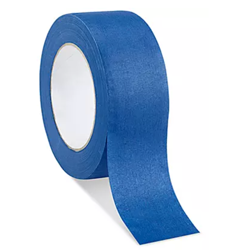Rouleau de ruban adhésif bleu à base de tissu, idéal pour les applications de masquage en peinture ou les travaux de finition nécessitant une bonne adhérence et un retrait sans résidu.