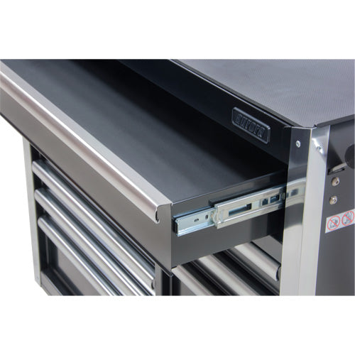 Chariot à outils industriel noir avec 11 tiroirs ouverts montrant glissières métalliques robustes.