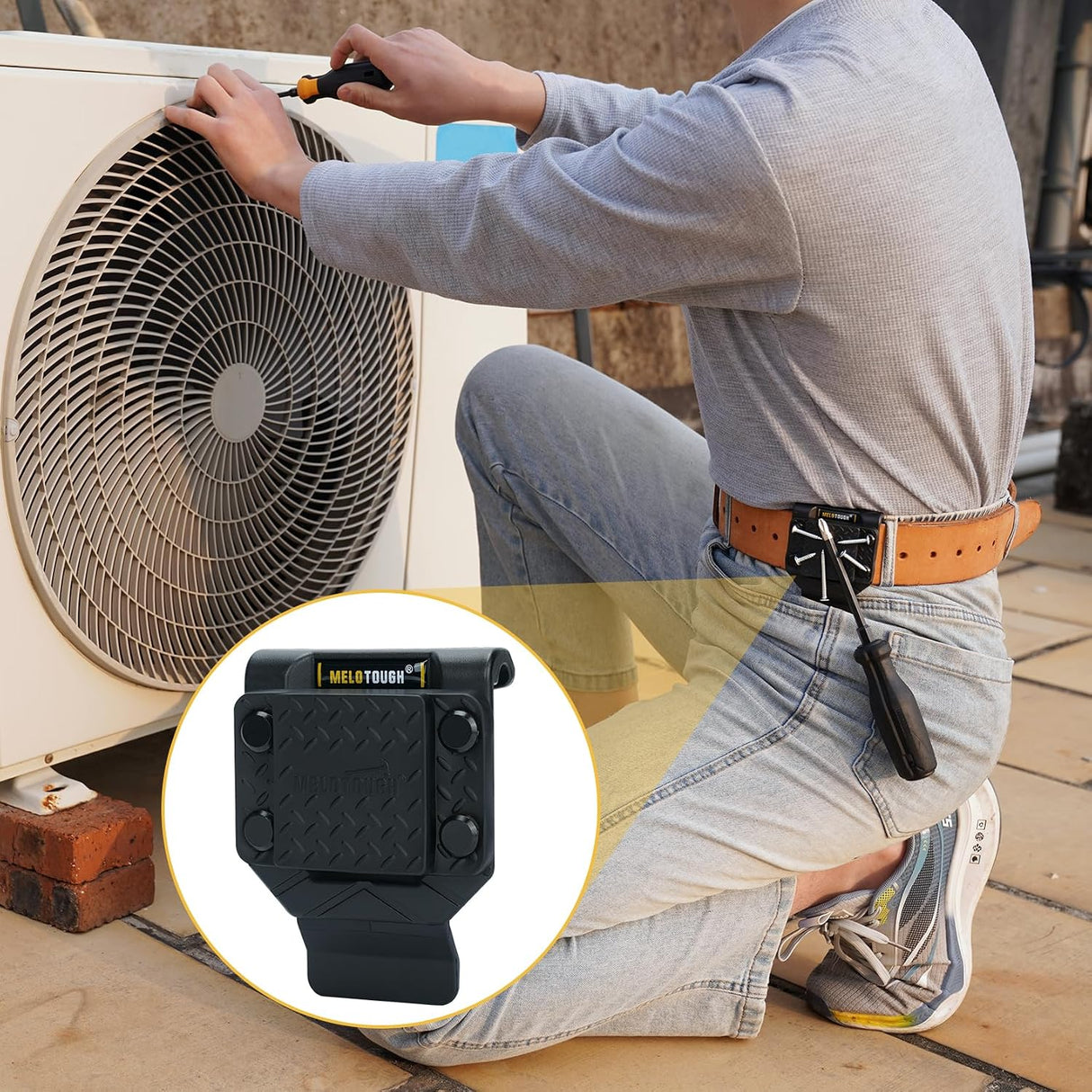 Porte-outils magnétique MELOTOUGH fixé à la ceinture d'un technicien réparant un climatiseur