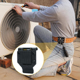 Porte-outils magnétique MELOTOUGH fixé à la ceinture d'un technicien réparant un climatiseur