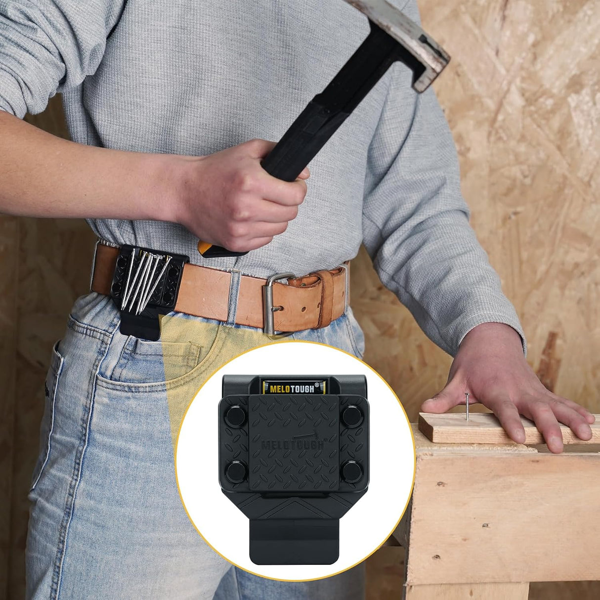 Porte-outils magnétique MELOTOUGH à la ceinture d'un charpentier tenant un marteau et des clous