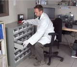Casier robuste pour pièces KPC-HD gris avec 30 tiroirs en acier galvanisé utilisé pour rangement atelier.
