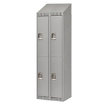 Casiers assemblés, 2 niveaux, Acier, Gris, Rivet (assemblé) avec portes à panneaux doubles et poignées rétractables.