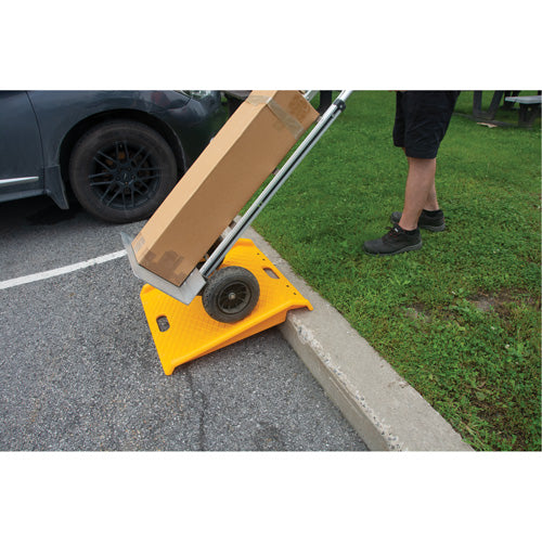 Rampe de trottoir portable en poly pour diable, Capacité de 1000 lb, 27" la x 27" lo - MP740